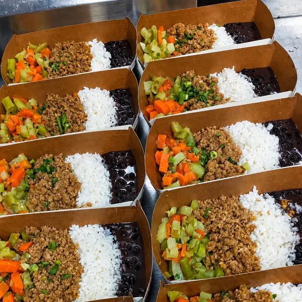 Carne Moída com Arroz, Feijão e Legumes